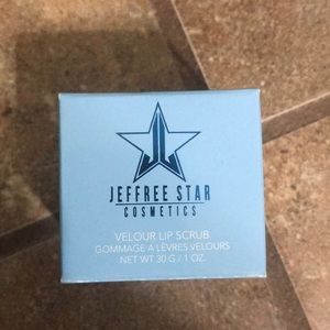 Jeffree Star blue freeze lip scrub